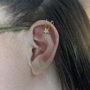 Star Ear Cuff - Gold. No Piercing